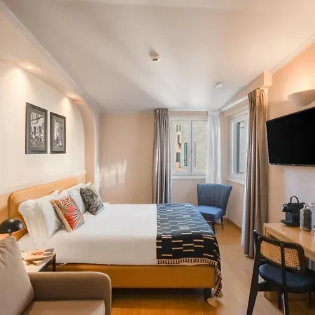 Smart Rooms At Spanish Steps